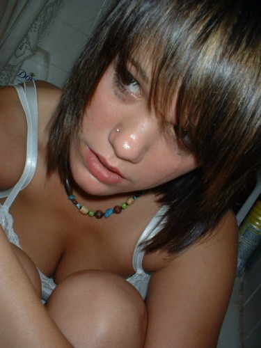 Fotokompilation der heißen Selfpics eines nackten hübschen Mädchens
 #77067134