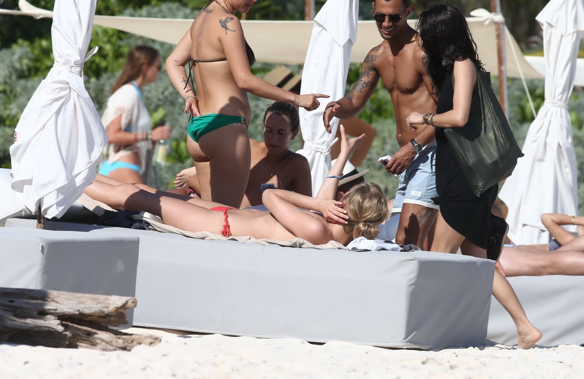 Toni Garrn tanning her bare boobs at Miami Beach #75147609