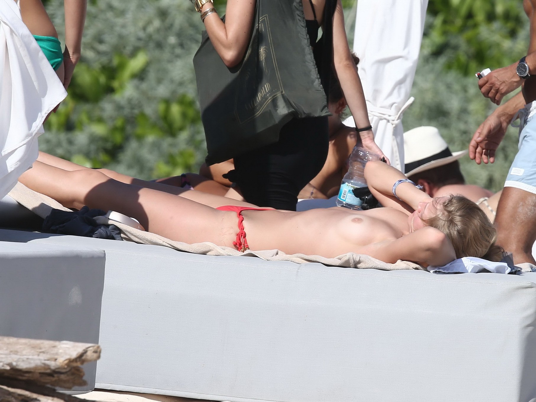 Toni Garrn tanning her bare boobs at Miami Beach #75147625