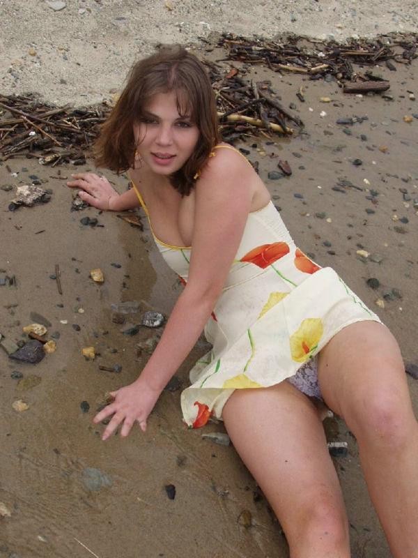 Teen loves to tease and exposing her hairy twat in a beach #77314321