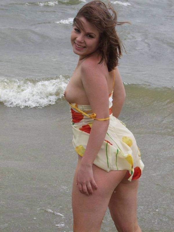 Teen loves to tease and exposing her hairy twat in a beach #77314328