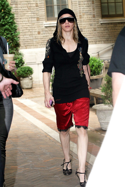 Celebrity milf cantante madonna vestido oops pechos
 #75411740