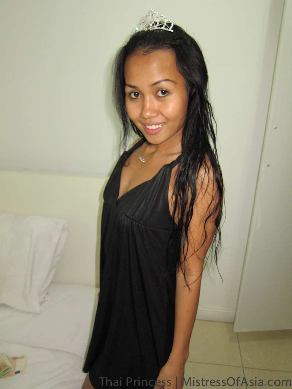 Princesa tailandesa con vestido después del baño
 #67341630