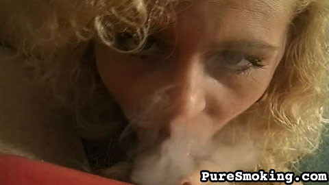 Blonde dragginlady gives an incredibly hot blowjob while she sucks down a cigare #68100074