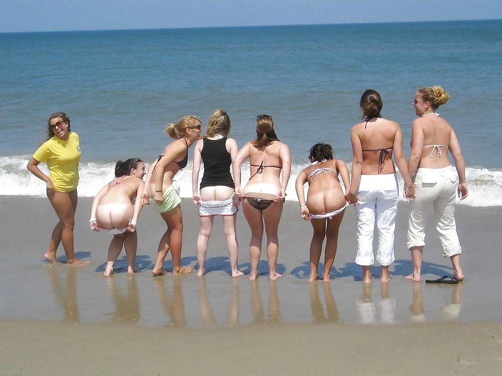 Novias sexys muestran sus culos
 #67424117