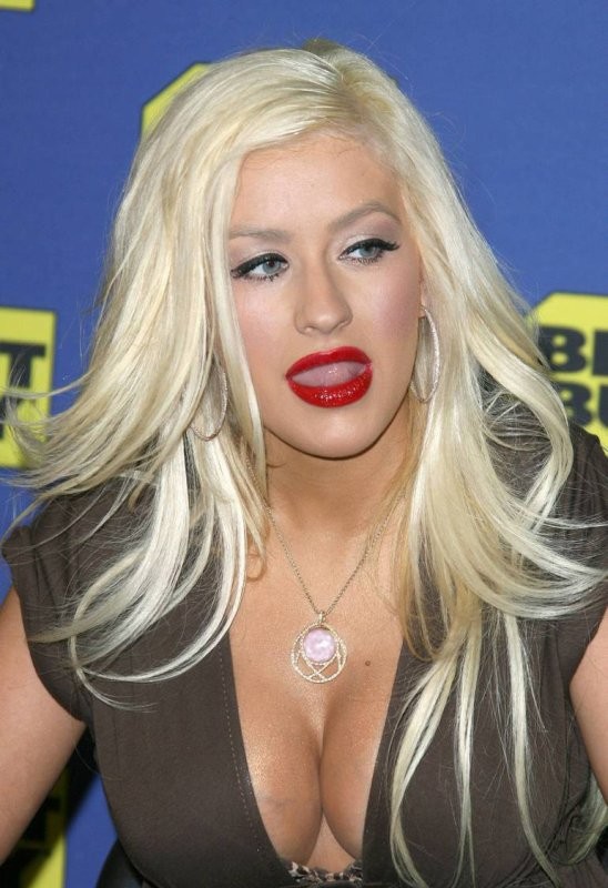 Christina Aguilera topless e vedere attraverso i capezzoli
 #75423625