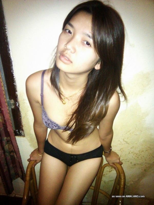 Photos sexy non dénudées d'une jeune asiatique amatrice et salope
 #69779811
