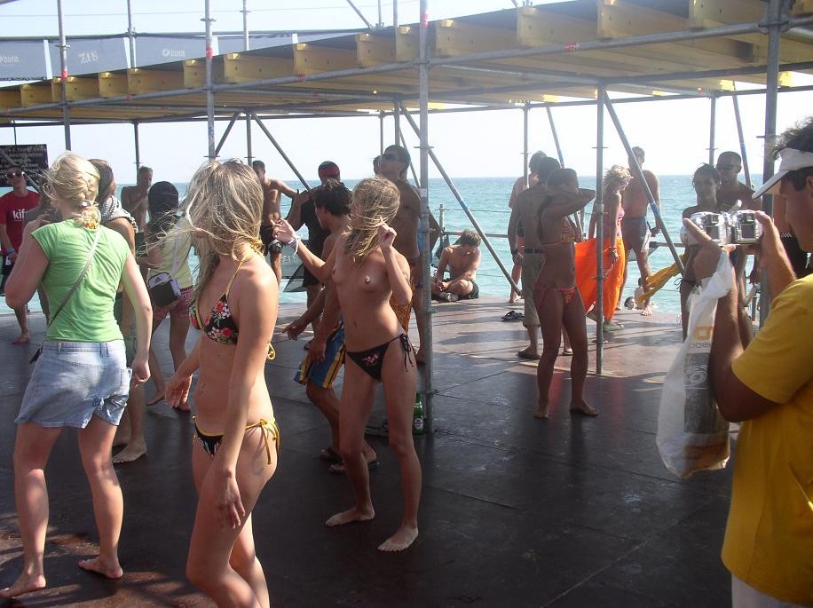 Avertissement - photos et vidéos de nudistes réels et incroyables
 #72269615