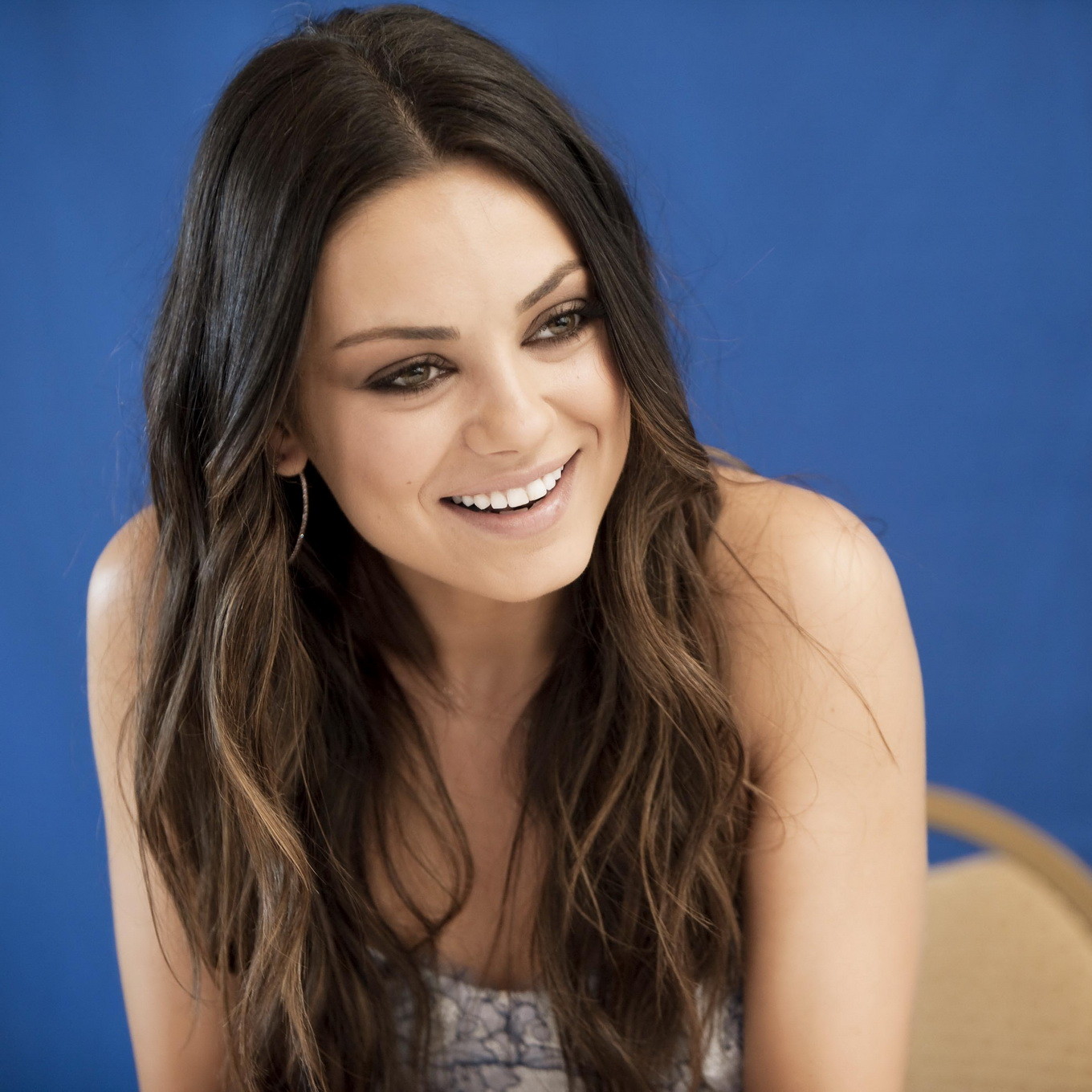 Mila kunis luce impresionante para la sesion de fotos de a.g en cancun
 #75294425