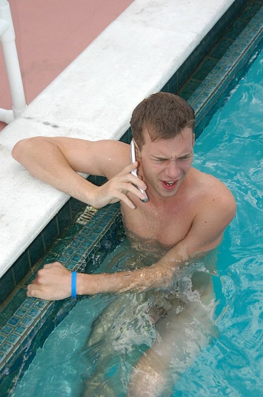 Dos chicos guapos se enrollan en un complejo turístico para follar por el culo
 #76897800