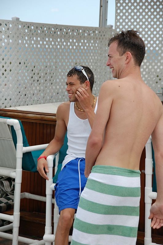 Dos chicos guapos se enrollan en un complejo turístico para follar por el culo
 #76897807