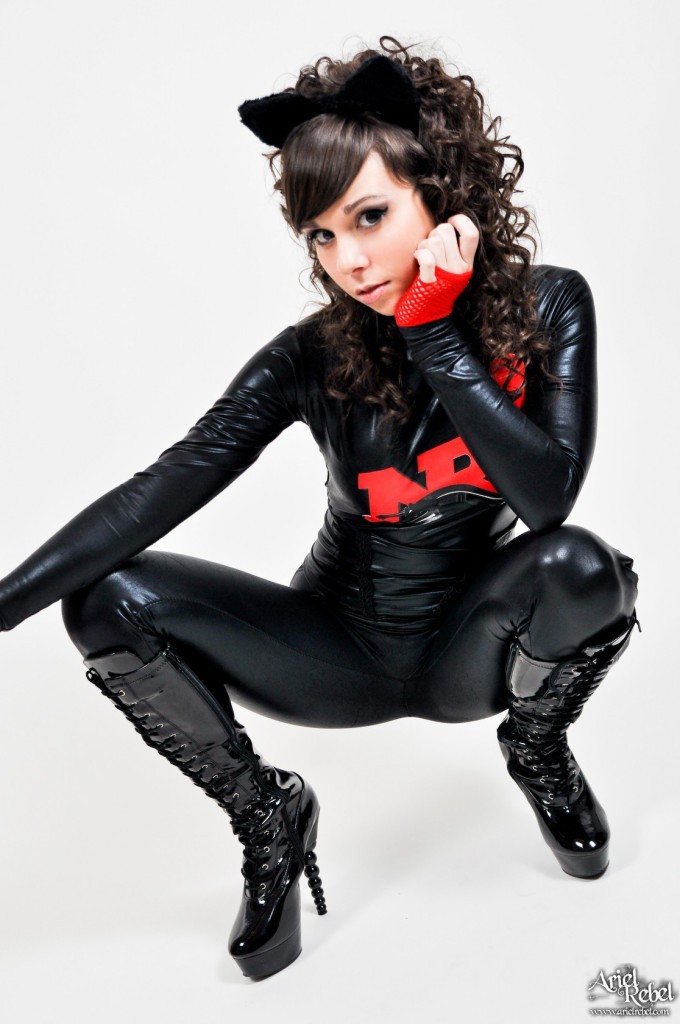 Katze Frau in sexy glänzenden Latex
 #67285177