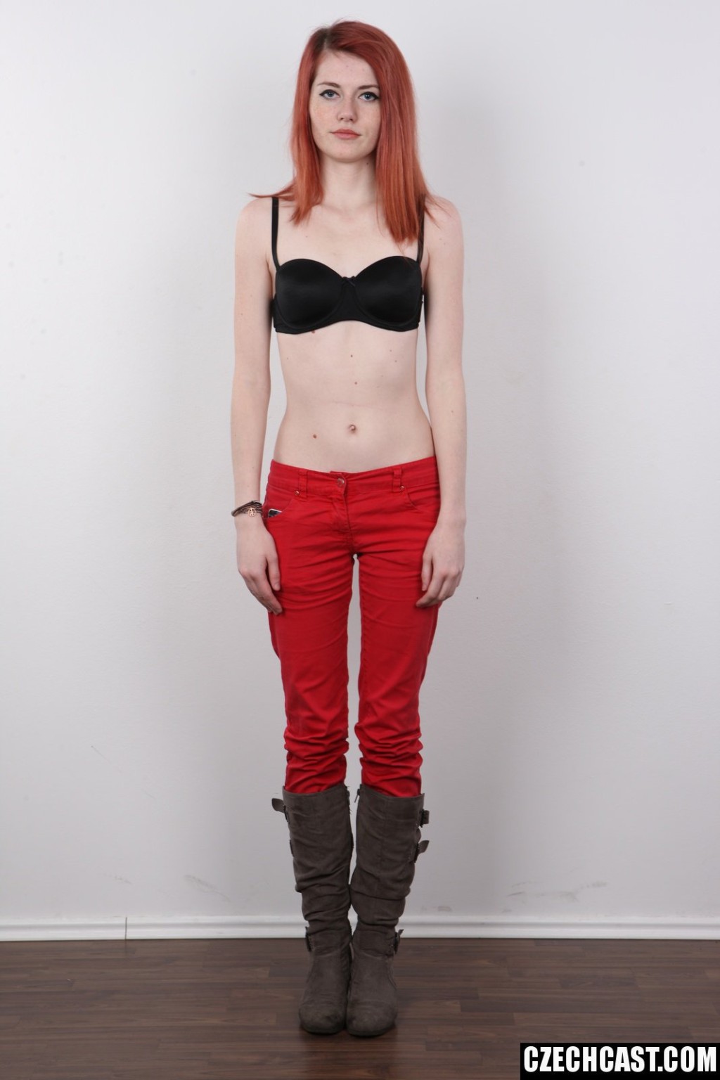 Redhead Teen und ihr erstes Porno-Casting-Audition, wo sie Streifen
 #71642254