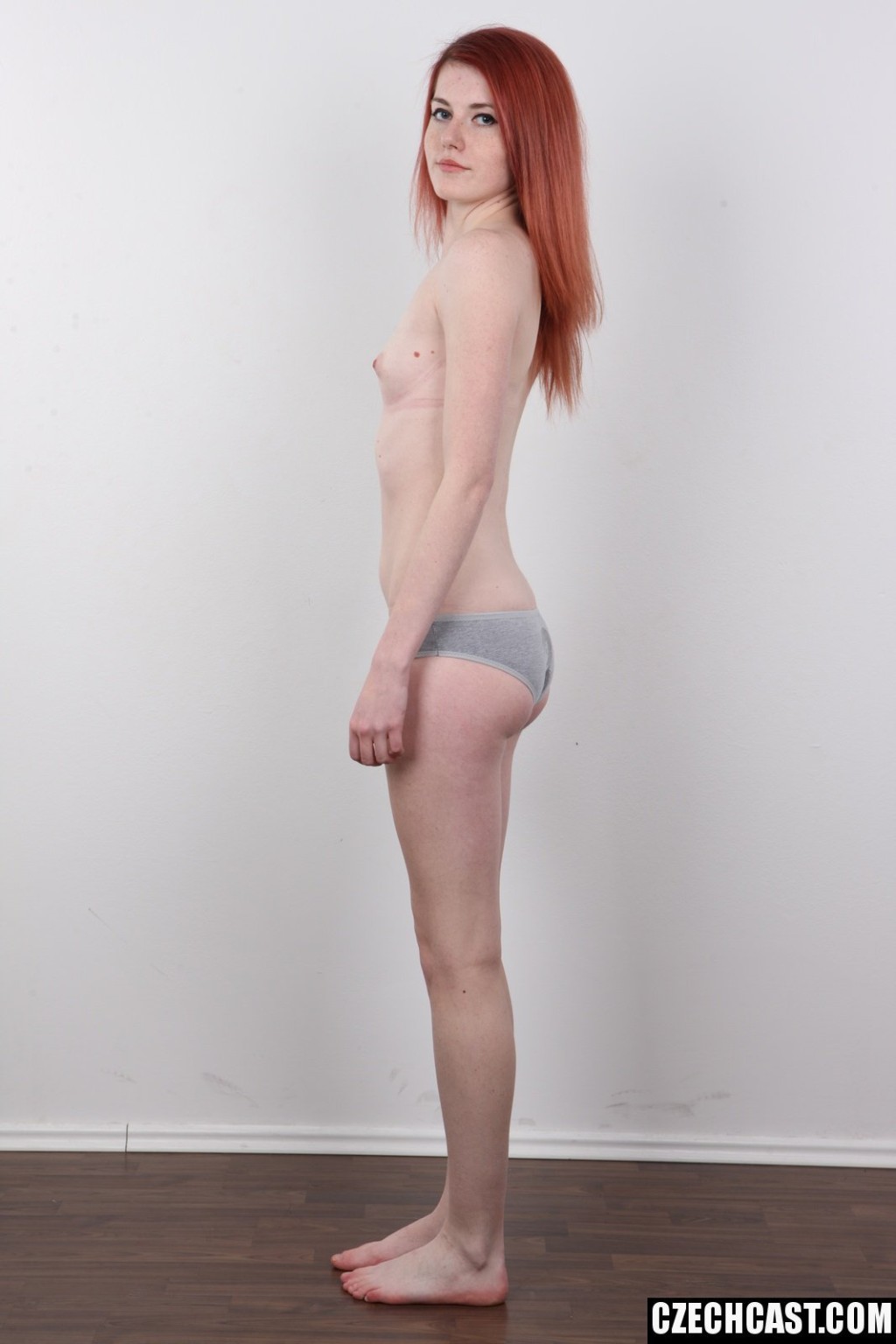 Redhead Teen und ihr erstes Porno-Casting-Audition, wo sie Streifen
 #71642291