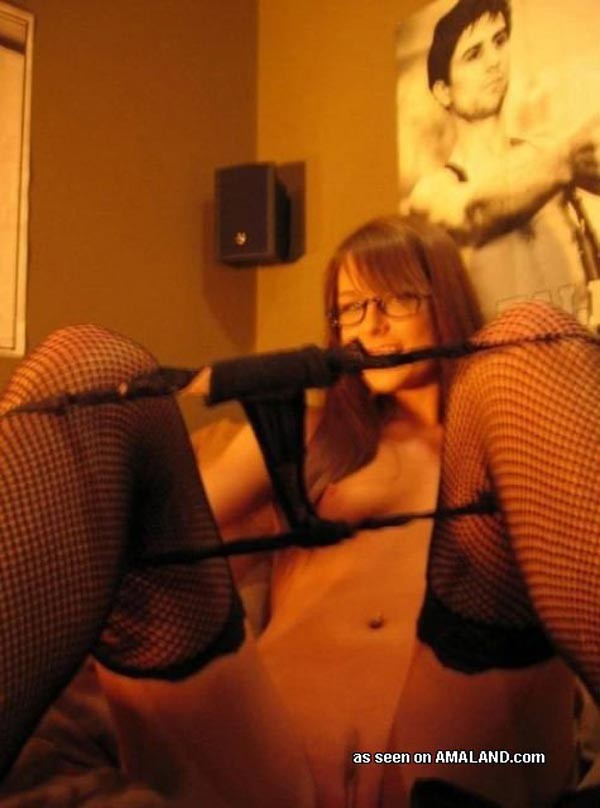 Lindas amigas amateurs tomándose autofotos traviesas
 #77104340