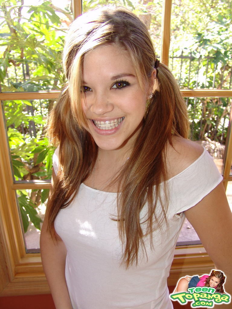 Tiny titted eighteen year old slides down blue panties in window
 #78647633