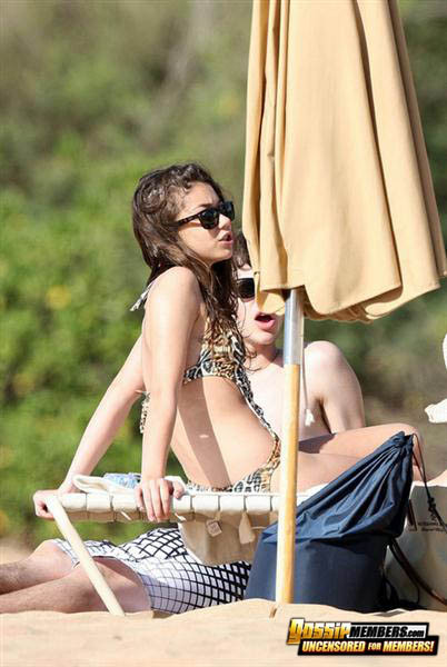 Petite aufmerksamkeitsstarken teen sarah hyland ist skanky in Bilder
 #75141848