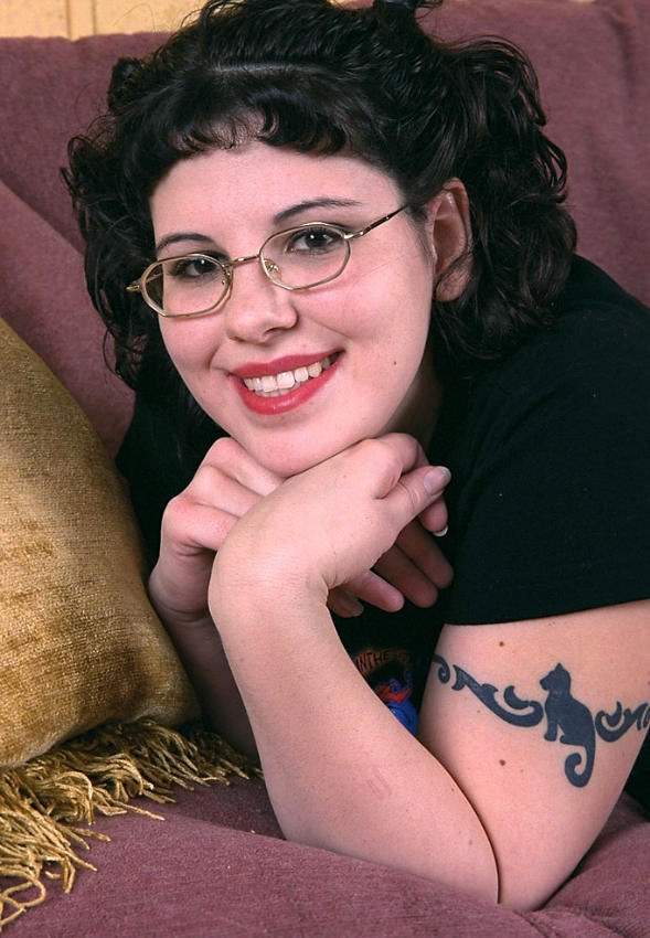 Joven caliente gordita con gafas sexy
 #74903935