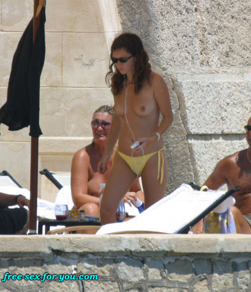 Anna Friel in topless paparazzi pictures and posing very sexy #75437057