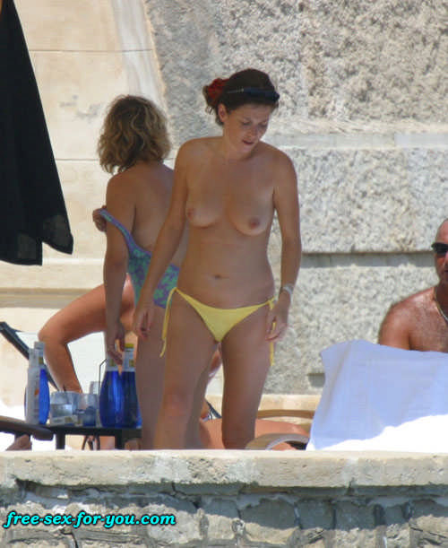 Anna Friel in topless paparazzi pictures and posing very sexy #75437068