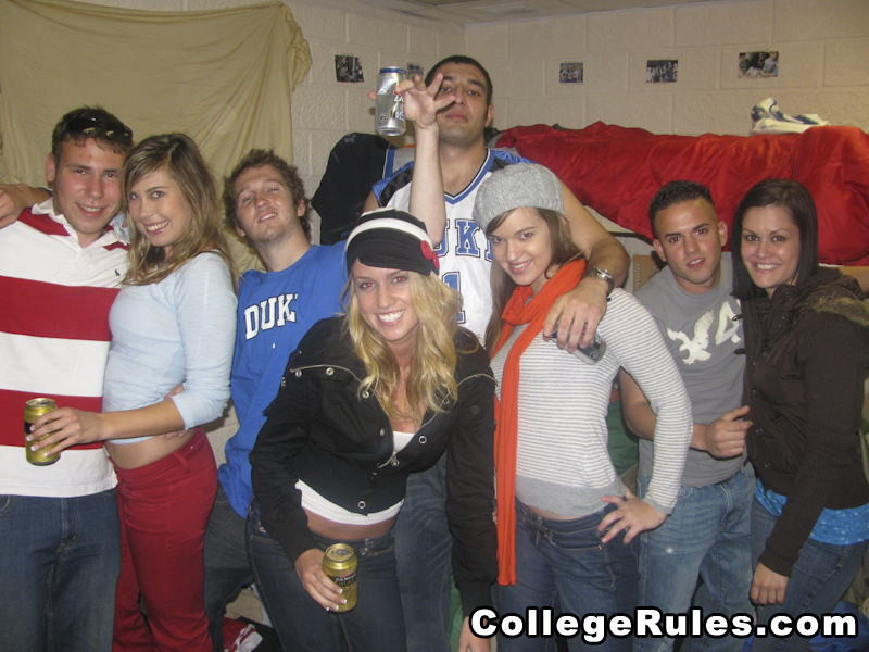 Drunk college freshmen suck n fuck while partying #76769213