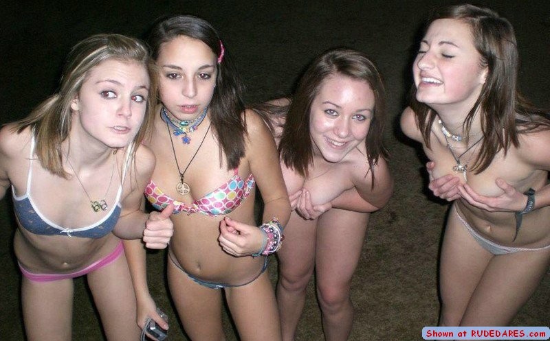 Esas chicas no esperaban ser vistas desnudas
 #67507058