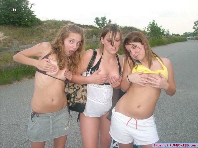 Diese Mädchen haben nicht erwartet, nackt gesehen zu werden
 #67507066