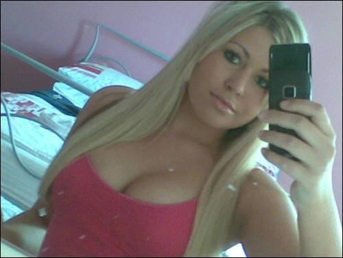 Fotos de una chica sexy mostrando sus tetas
 #67945543