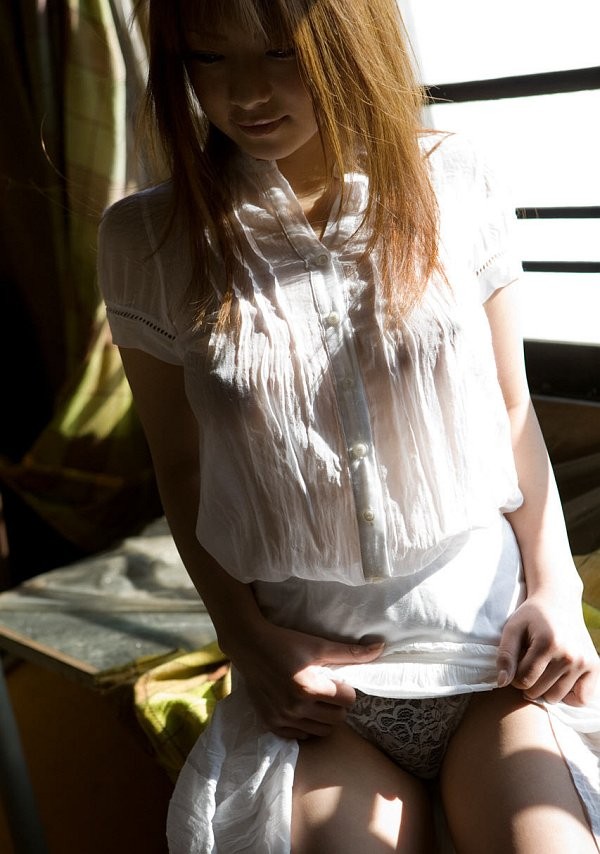 La asiática es una modelo joven a la que le gusta mostrar su cuerpo desnudo
 #68206197