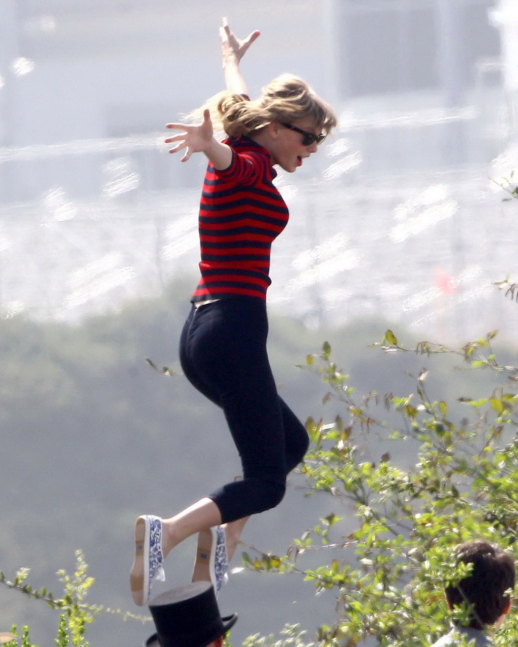Taylor Swift showing off her ass  legs on the music video set in LA #75238057