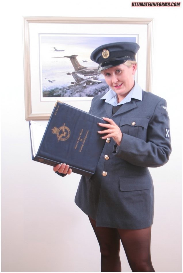 Royal air force slutty blonde natasha smith in schwarzer strumpfhose
 #73543367