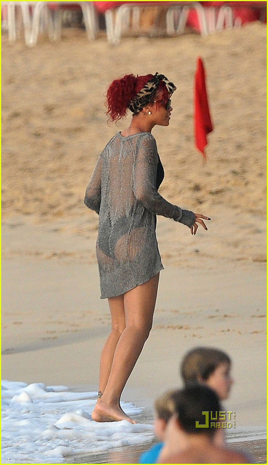 Rihanna exposing her sexy body and hot ass in black bikini on beach #75322389