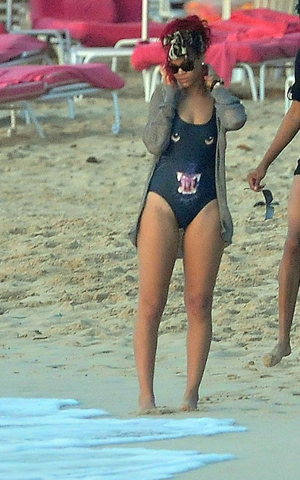 Rihanna exposing her sexy body and hot ass in black bikini on beach #75322427