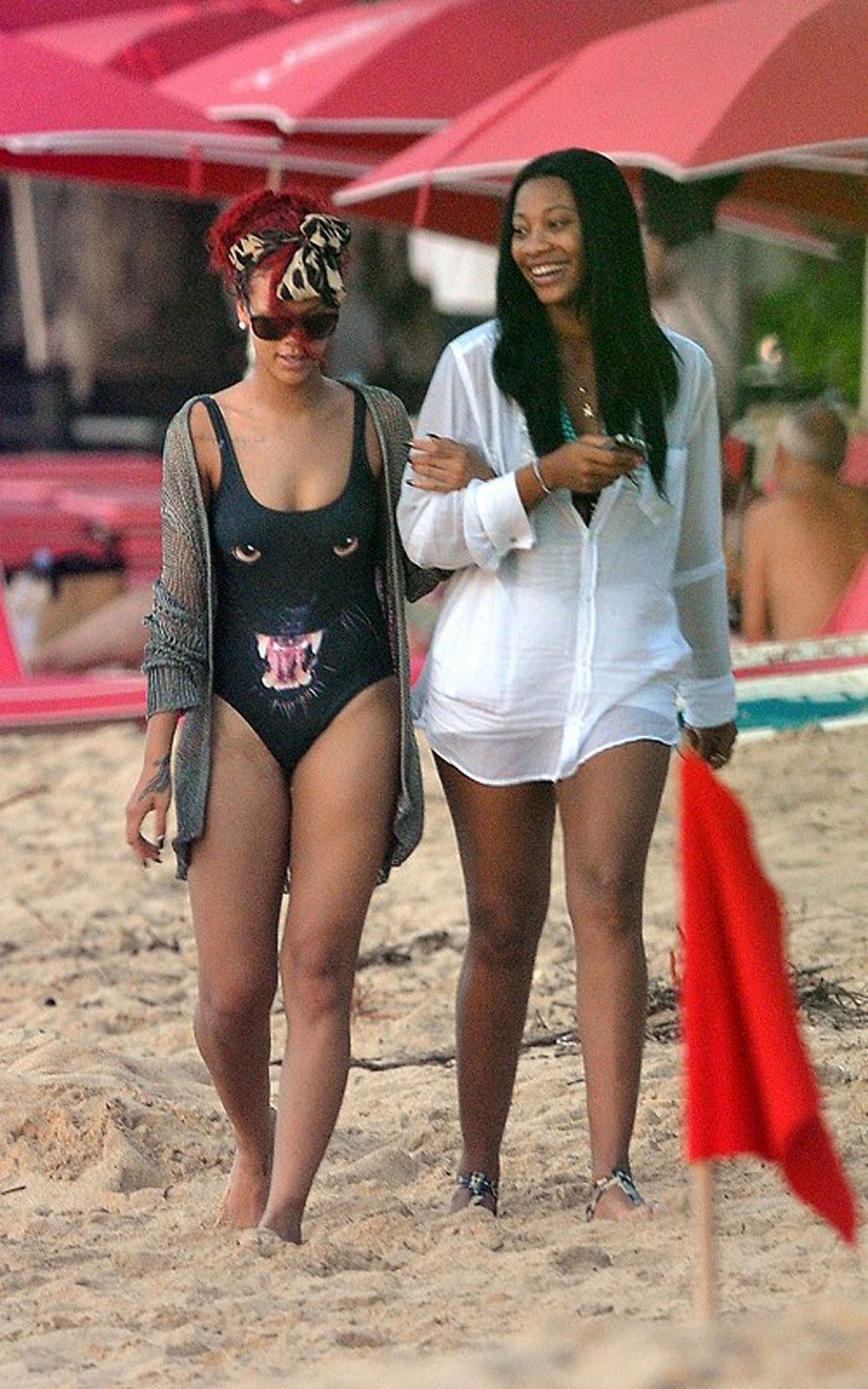 Rihanna exposing her sexy body and hot ass in black bikini on beach #75322472