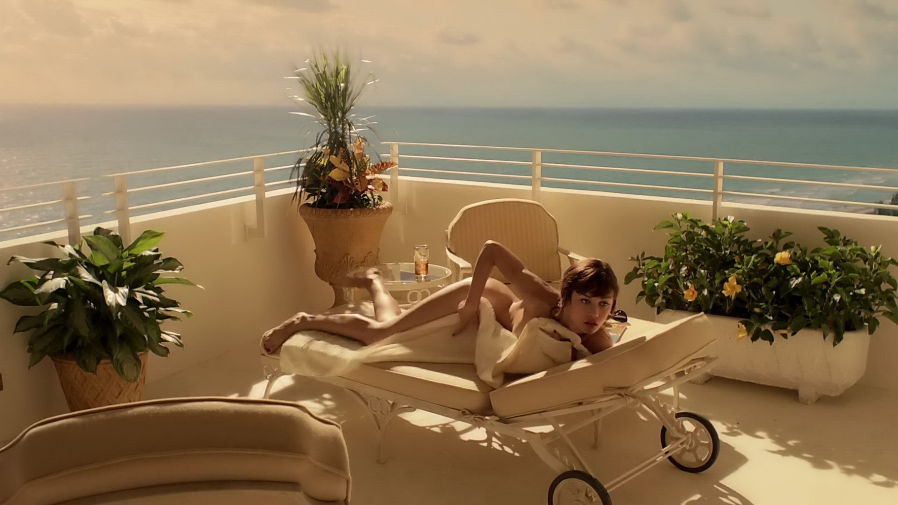 Olga kurylenko montre son corps entièrement nu lors du tournage de magic city
 #75229655