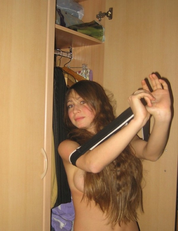 Teenie-Freundin posiert in ihrem Höschen
 #77120110