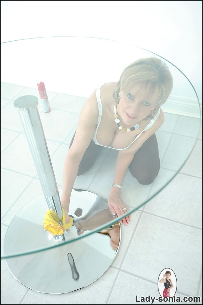 Pantyhosed wife Lady Sonia cleans floor #72990009