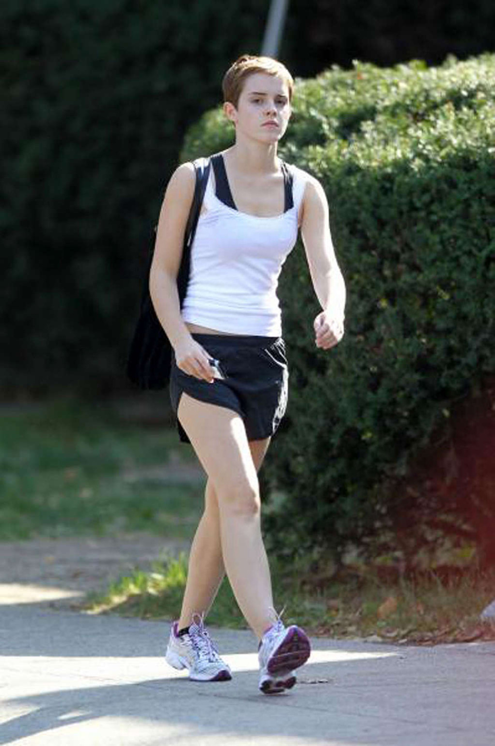 Emma Watson exposant son corps sexy et ses jambes sexy en short
 #75331213