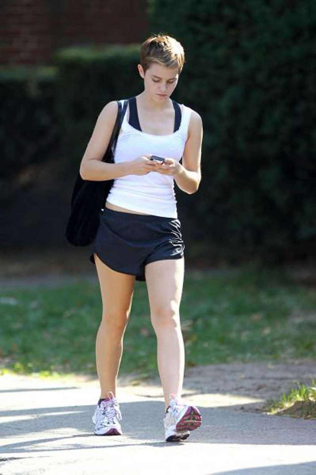 Emma Watson exposant son corps sexy et ses jambes sexy en short
 #75331312