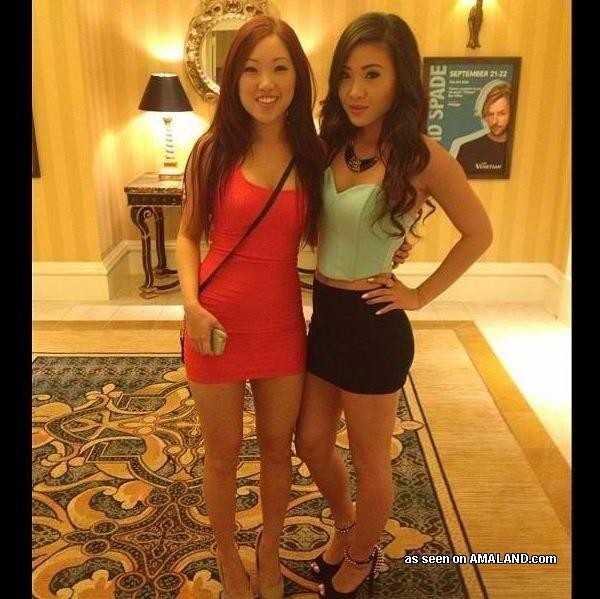 Sexy Amateur asiatische Babes posieren für die Cam
 #69741628