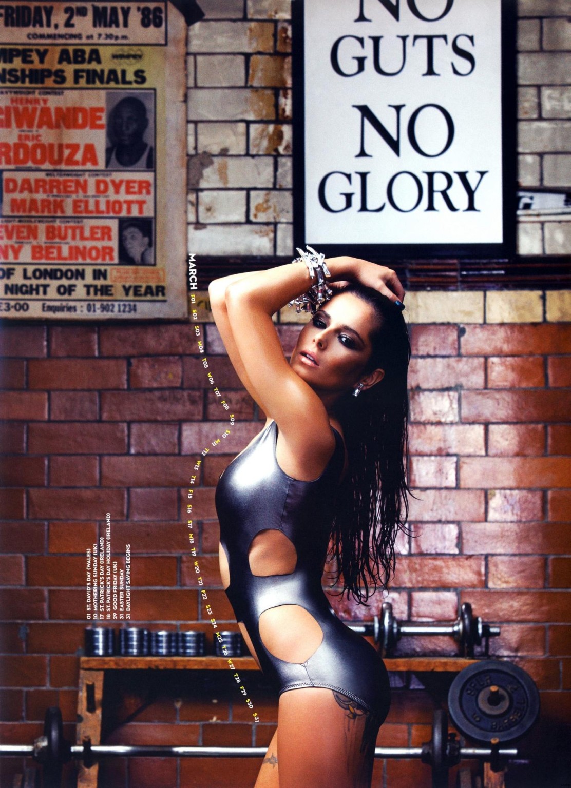 Cheryl cole in topless ma nascondendo le sue tette nel suo calendario ufficiale 2013
 #75249905