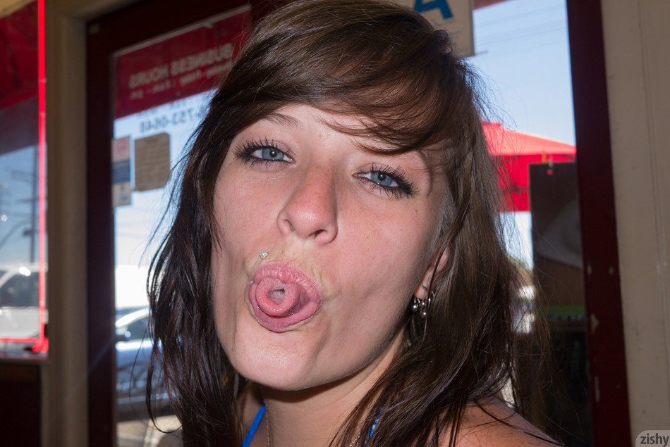 Silly teen newbie flashing