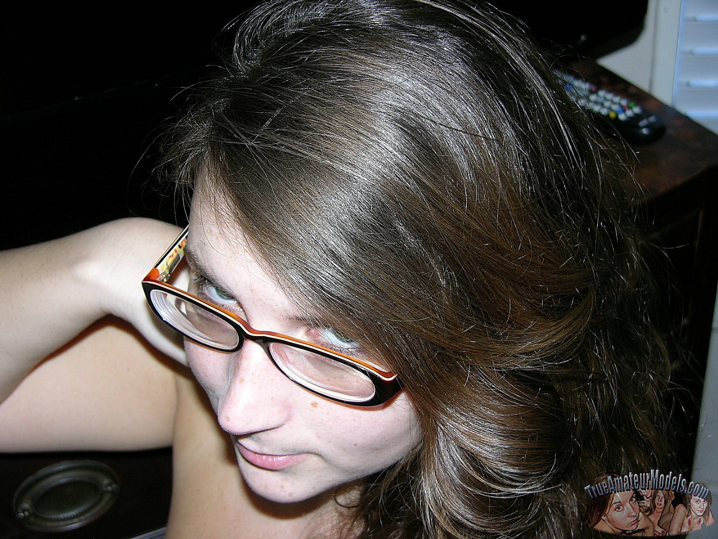 Donna bruna con gli occhiali modella nuda
 #67228222