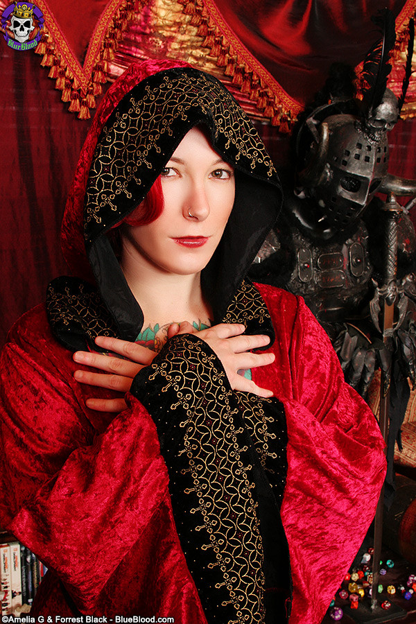 Pelirroja ardiente, maestra de mazmorras
 #67267833