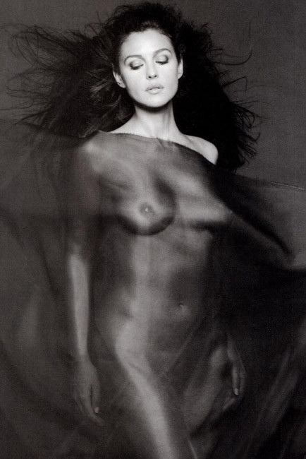 Sweet italian actress Monica Bellucci showing nude body #75430634