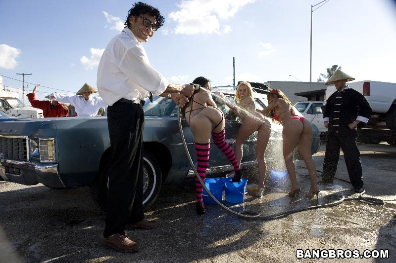 Babes with awesome butts hardcore fucking in a carwash #70411290