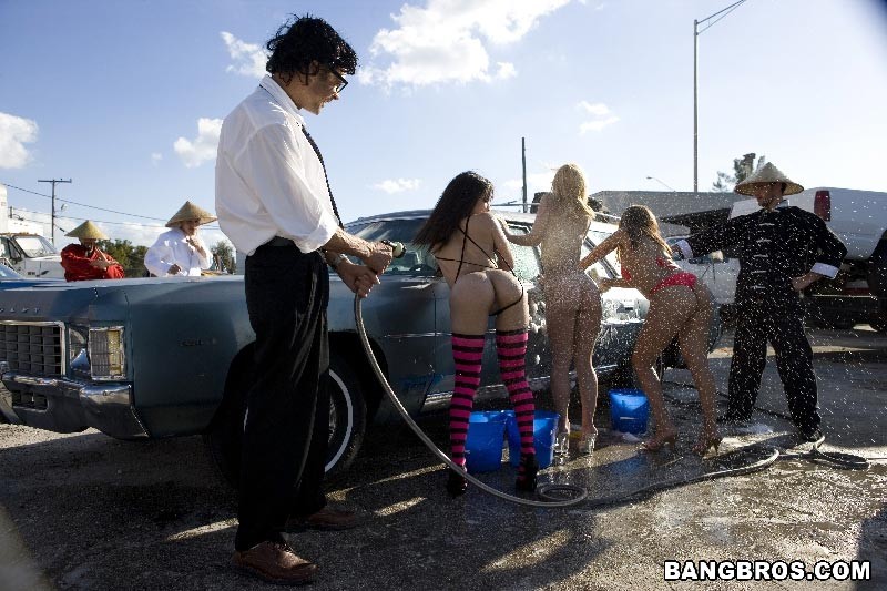 Babes with awesome butts hardcore fucking in a carwash #70411307