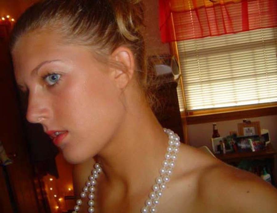 Novia rubia amateur tetona desnudándose
 #77060907