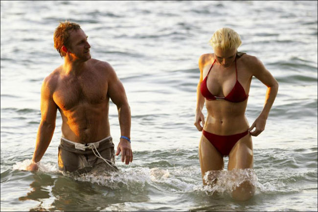 Le mannequin caprice bourret en photos paparazzi sur la plage
 #75443515