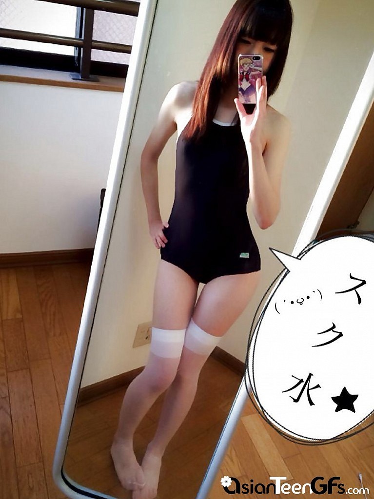 Splendida giovane giapponese prende incredibili selfies nudi
 #67327627
